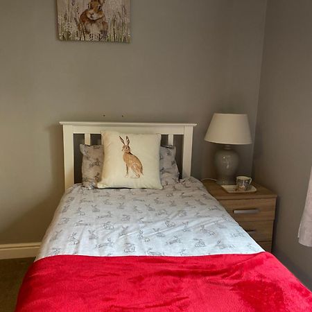 Little Hare Lodge - Spacious 2 Bedroom Attached Bungalow วูดฮอลล์สปา ภายนอก รูปภาพ