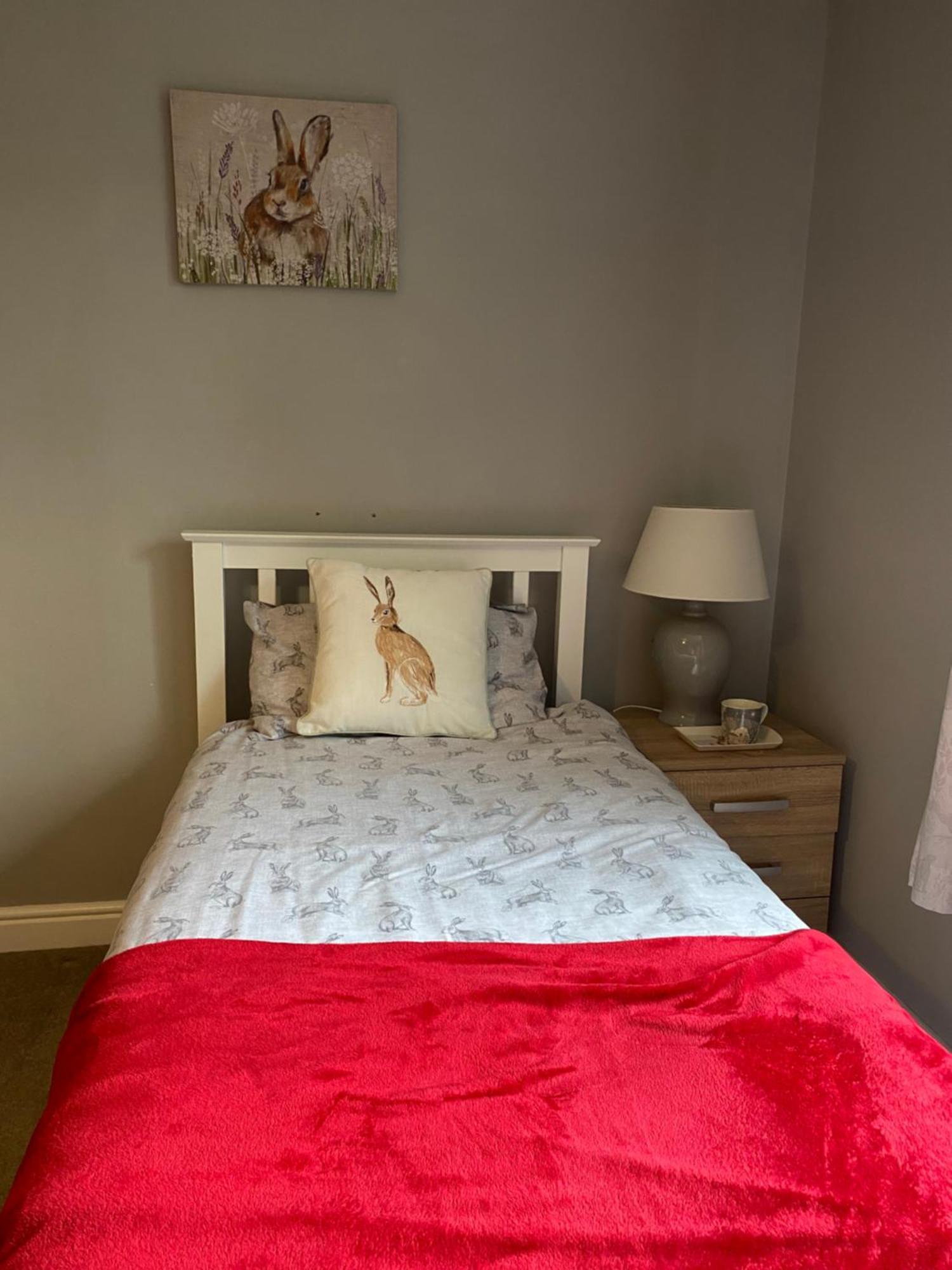 Little Hare Lodge - Spacious 2 Bedroom Attached Bungalow วูดฮอลล์สปา ภายนอก รูปภาพ